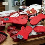 "Gantposotion" en rouge. מטבח ומלואו בנחלת בנימין 115 תל אביב